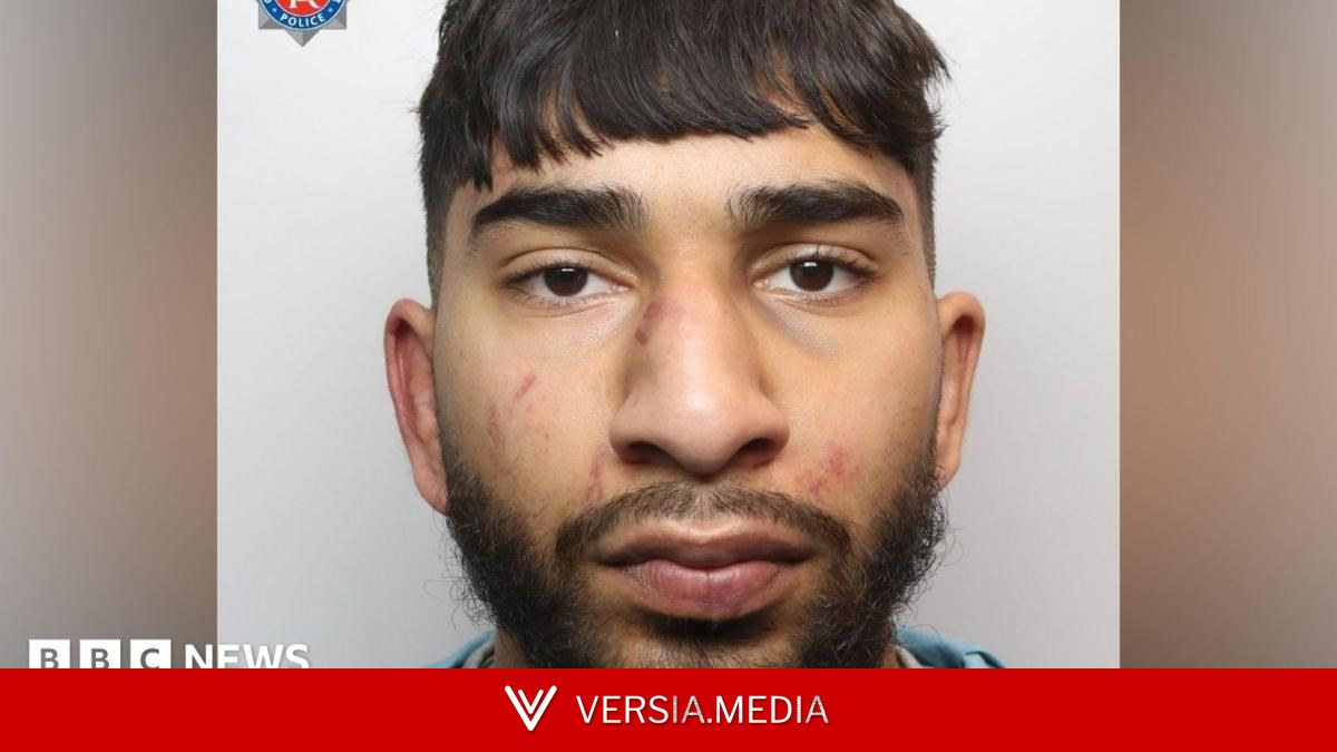 Man who punched female police officers at Manchester Airport jailed