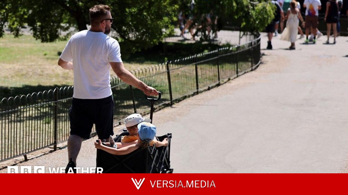 UK bakes in 35C highs as heatwave to continue next week
