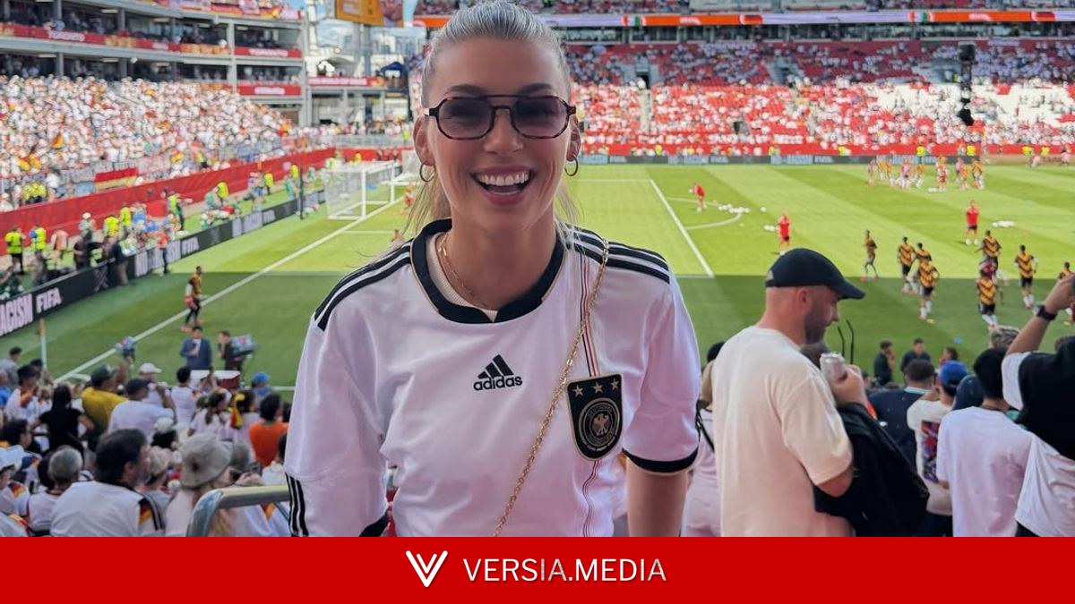 Premier League manager dating gorgeous blonde TV soap star as they go public at World Cup