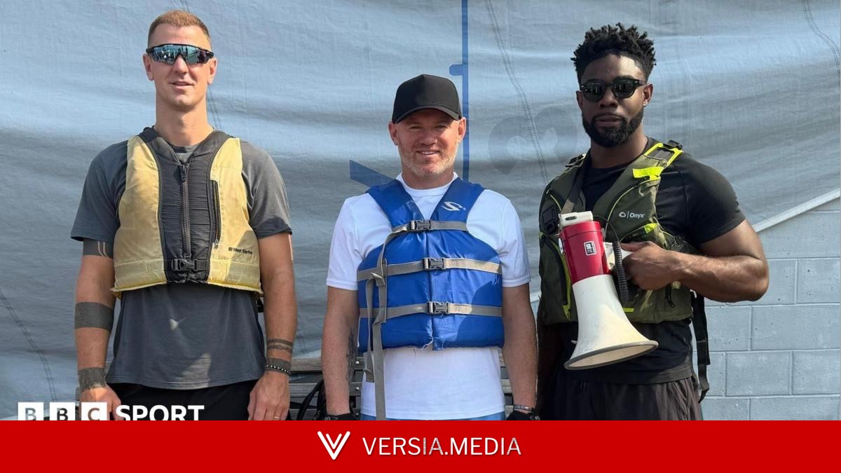 Rooney, Hart and Richards row down Hudson River