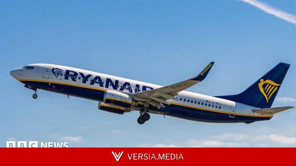 Man nearly sucked out of window mid-air on Ryanair plane, passengers say