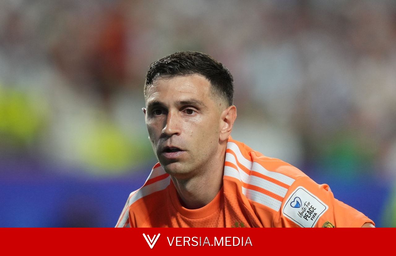 What is Argentina goalkeeper Emi Martinez's penalty record?