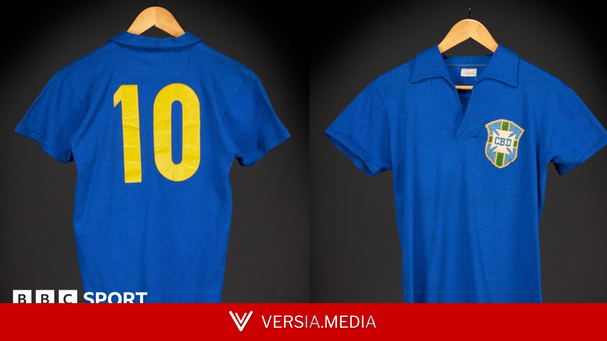 Pele's 1958 World Cup final shirt sells for $4.9m