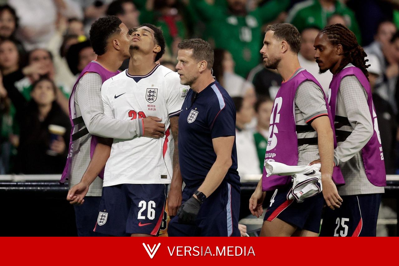 Do players miss the semi-final if they get booked in the quarter-final?