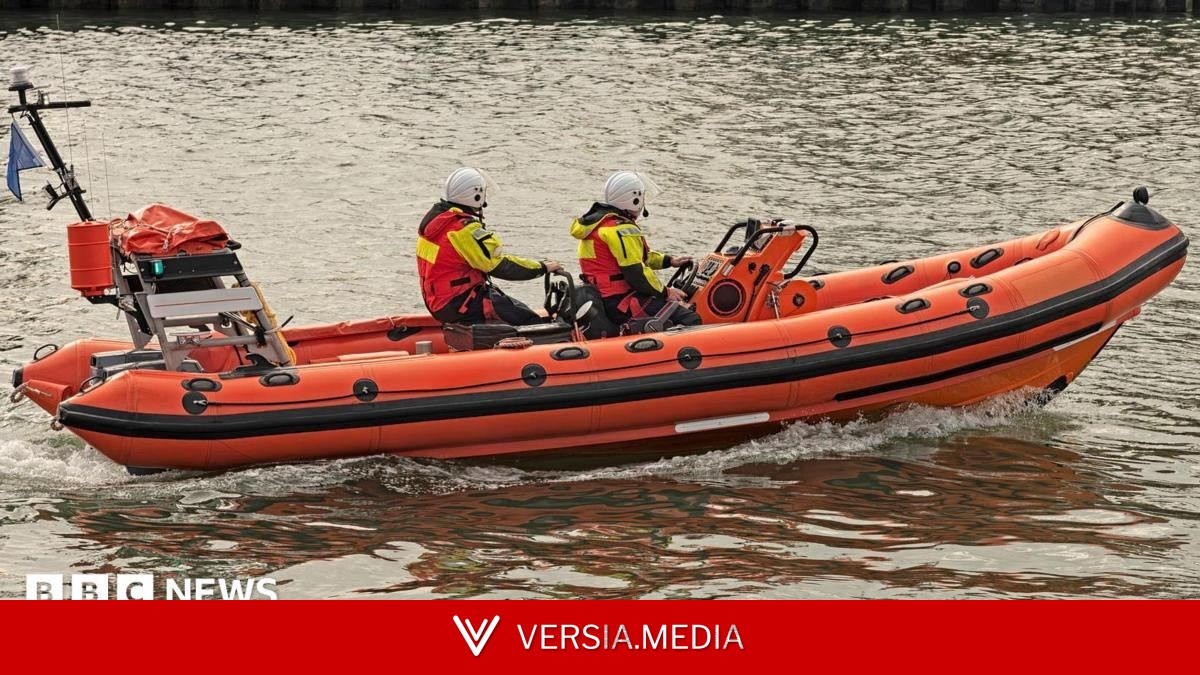 Two men die trying to help children in sea
