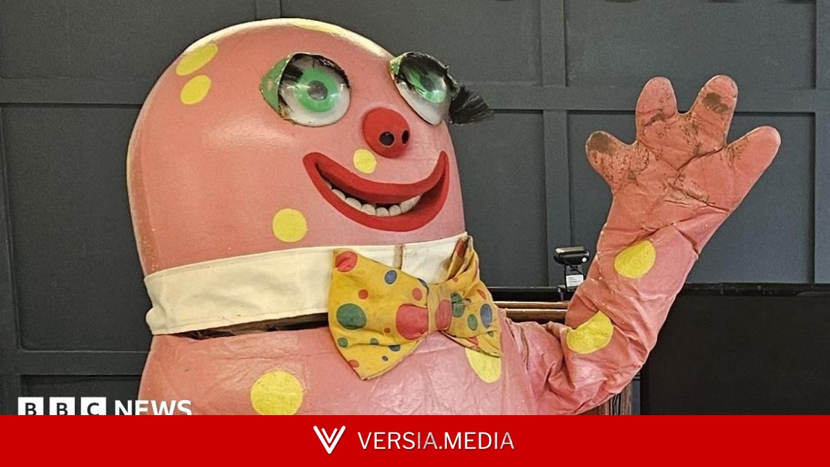 Mr Blobby costume sells for £8,500 at auction