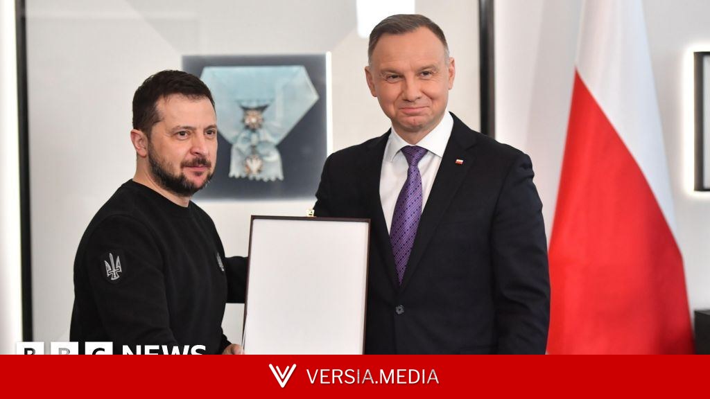 Zelensky returns highest Polish honour after award stripped