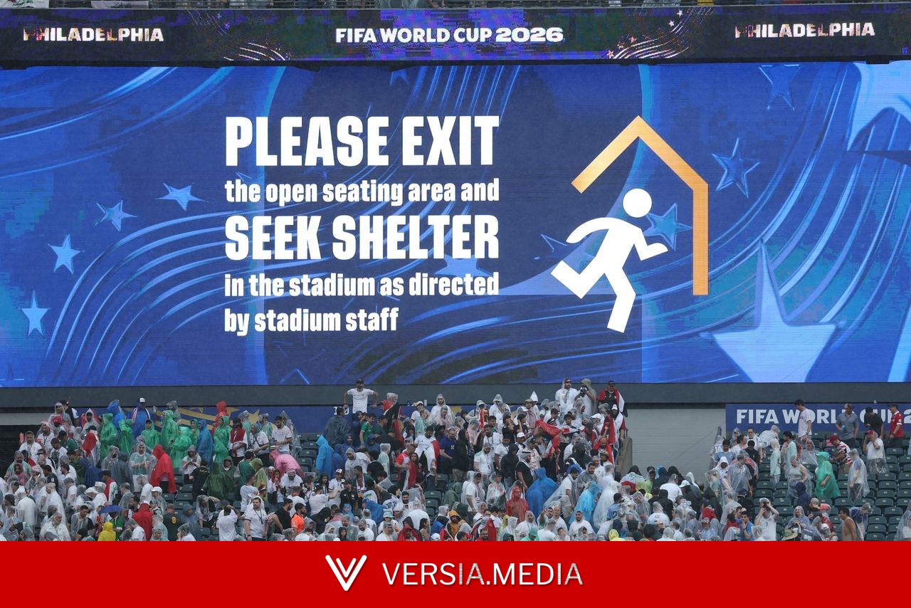 France vs Iraq resumes after two-hour weather delay at the World Cup