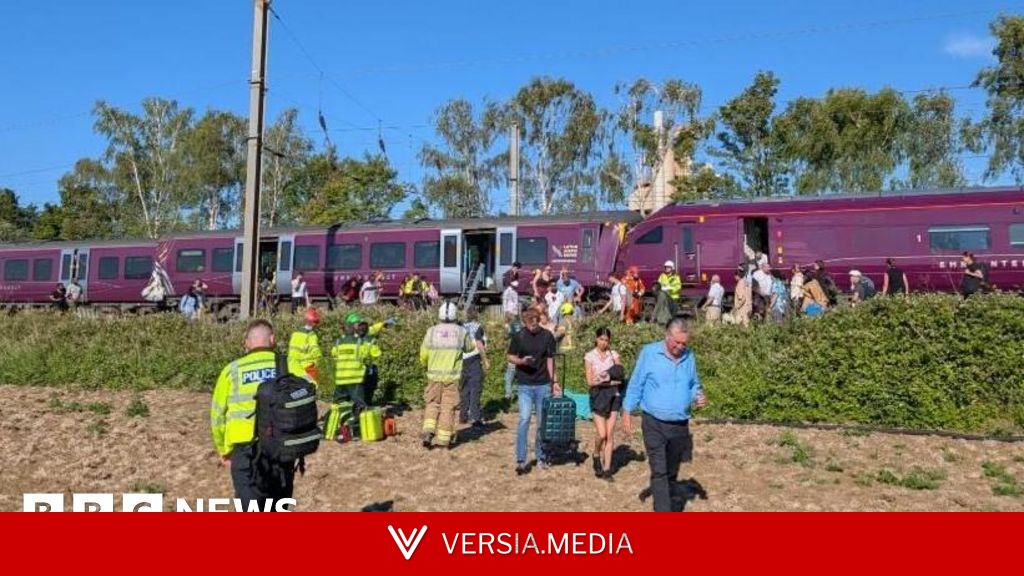 'People flew from their seats': Passengers describe how crash unfolded