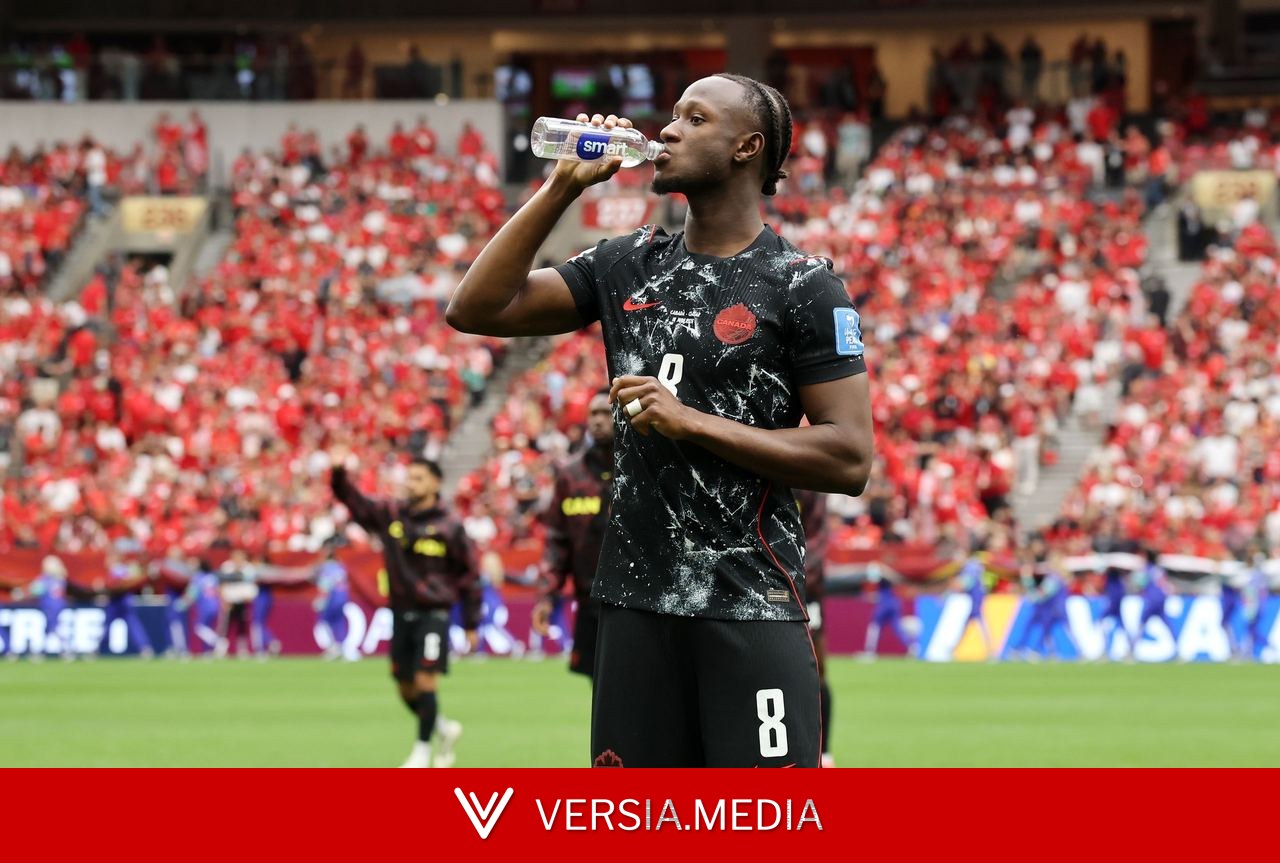 Canada star Ismael Kone suffers horror injury in World Cup match as Qatar reduced to nine men