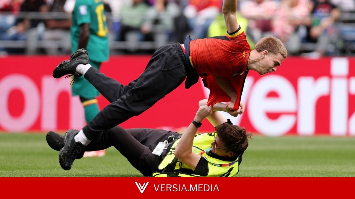 World Cup match stopped as three protesters wrestled and removed from pitch