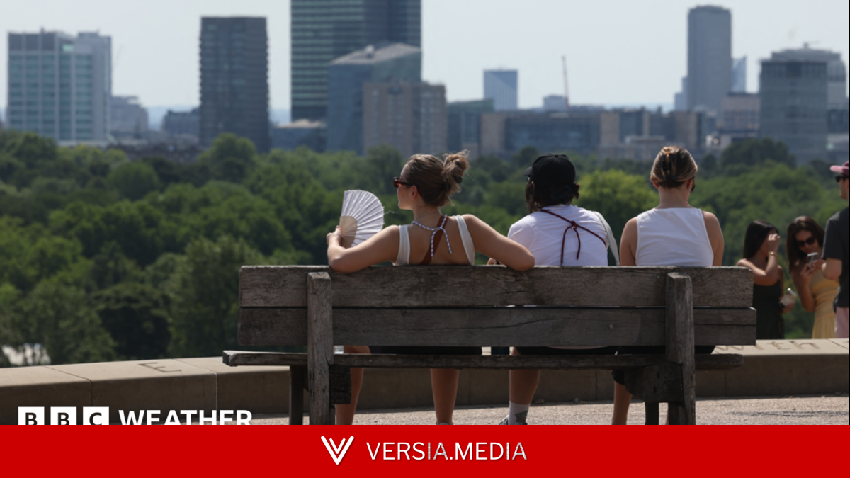 Amber heat-health alerts issued as UK could see 10 consecutive days of temperatures over 30C