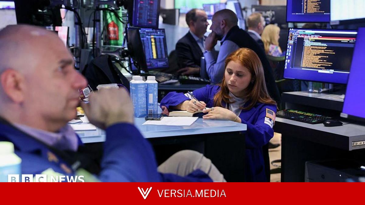 Tech stocks tumble on concerns over AI spending