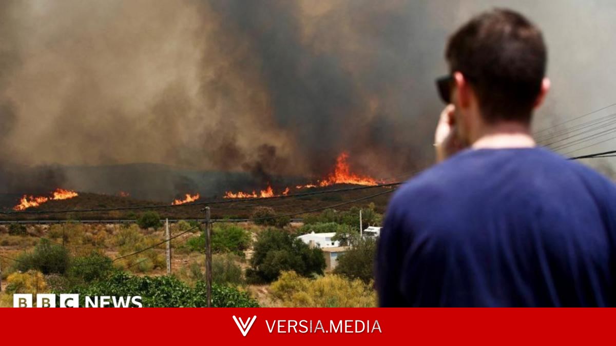 'Really frightening, unbelievably quick': Witnesses describe fleeing deadly Spain wildfire