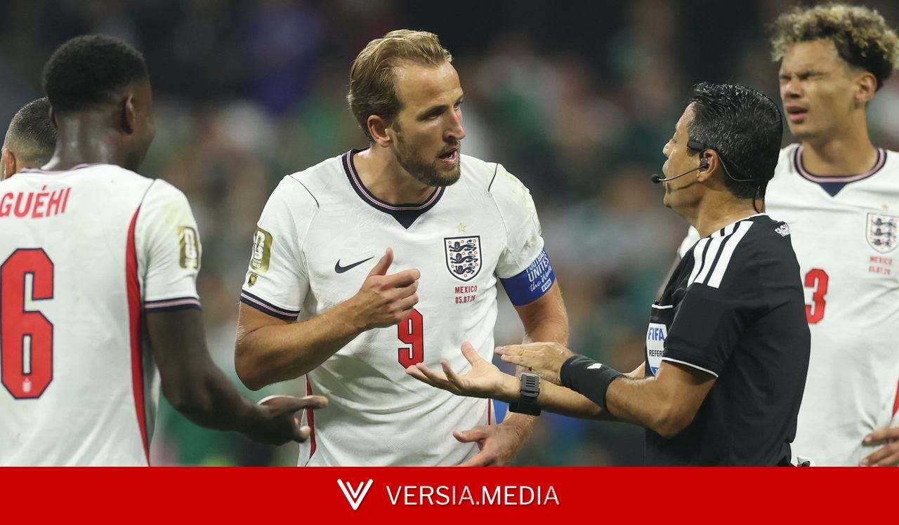 Was Harry Kane booked against Mexico?