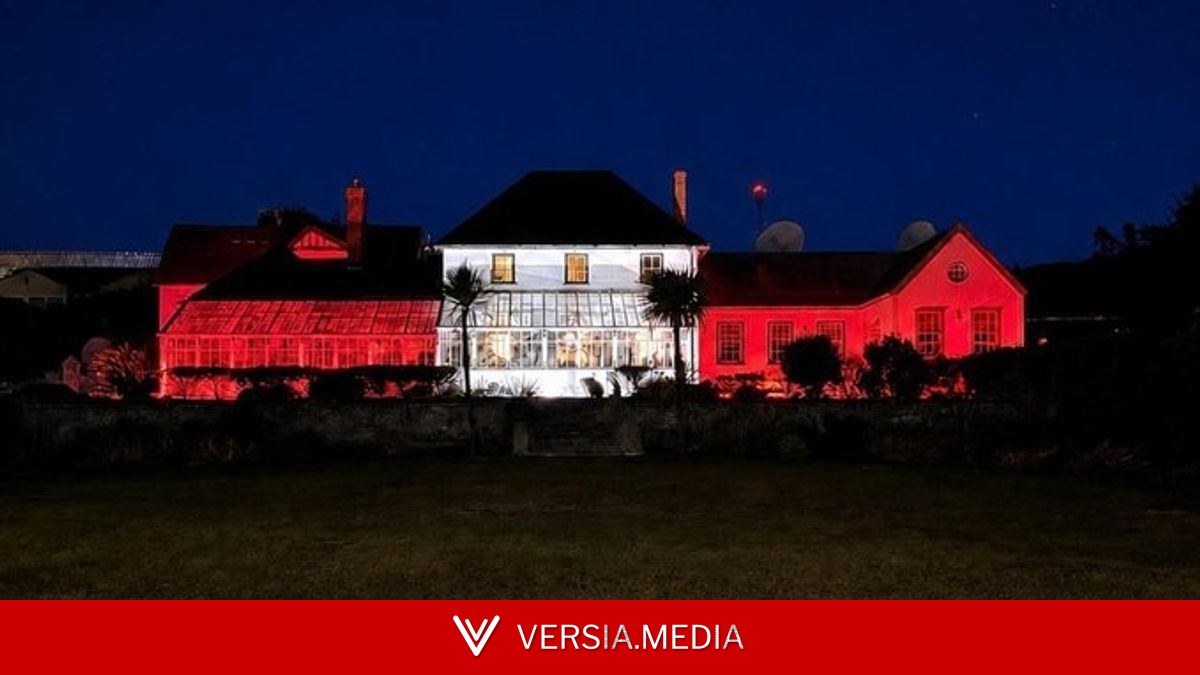Falklands light up government building in England colours ahead of Argentina clash
