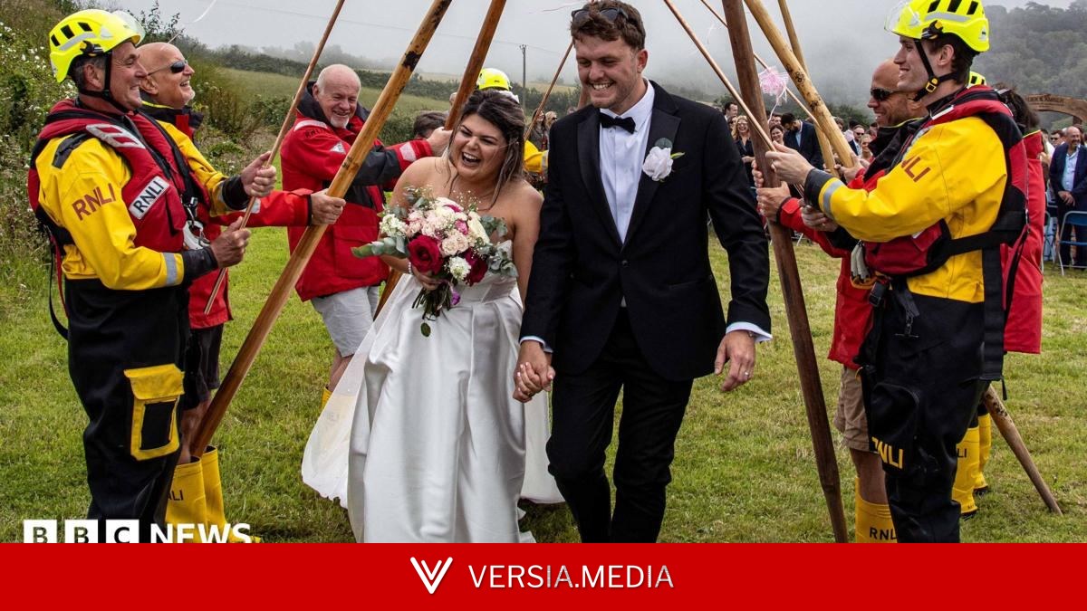 RNLI 'welly guard of honour' for newlyweds