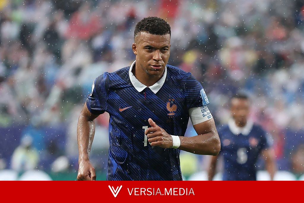 Why was the second half of France's game with Iraq delayed? And what did the players do to pass the time?