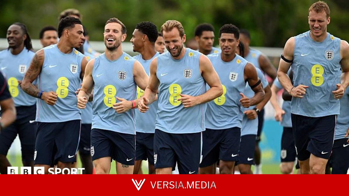 What is SkyJo? The card game being played in the England camp