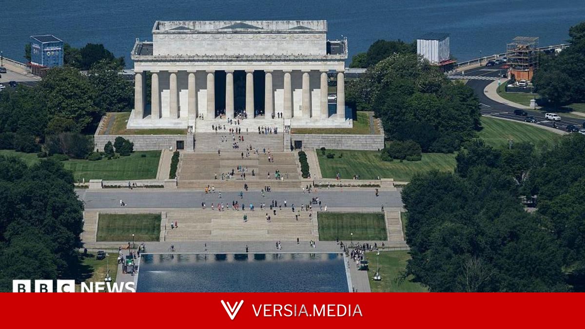 Reflecting Pool liner cut with sharp knife or razor, National Park Service says