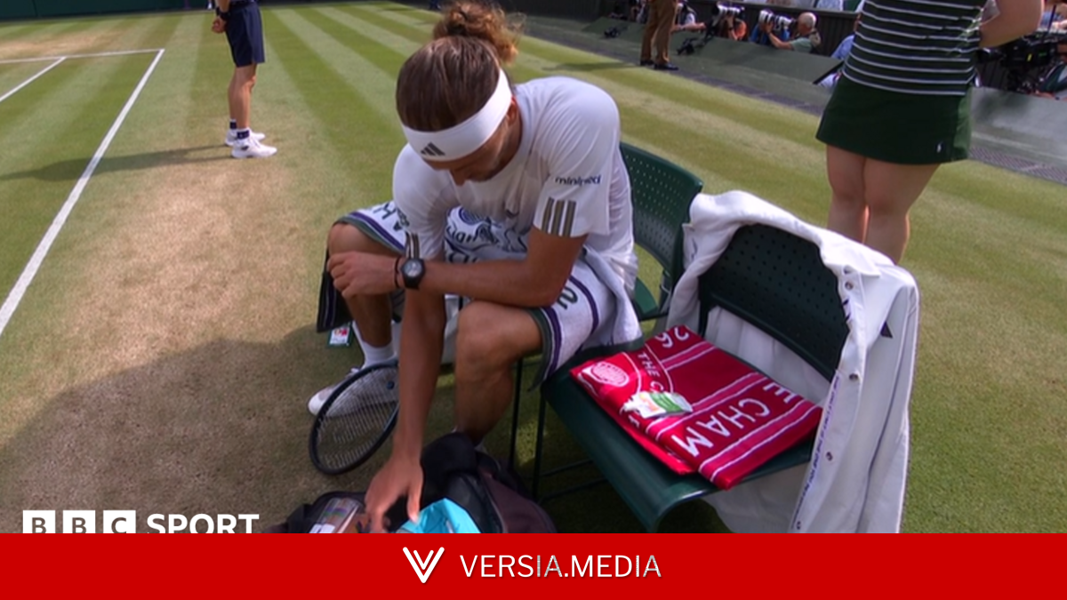 Why is Zverev allowed to use his phone at Wimbledon?