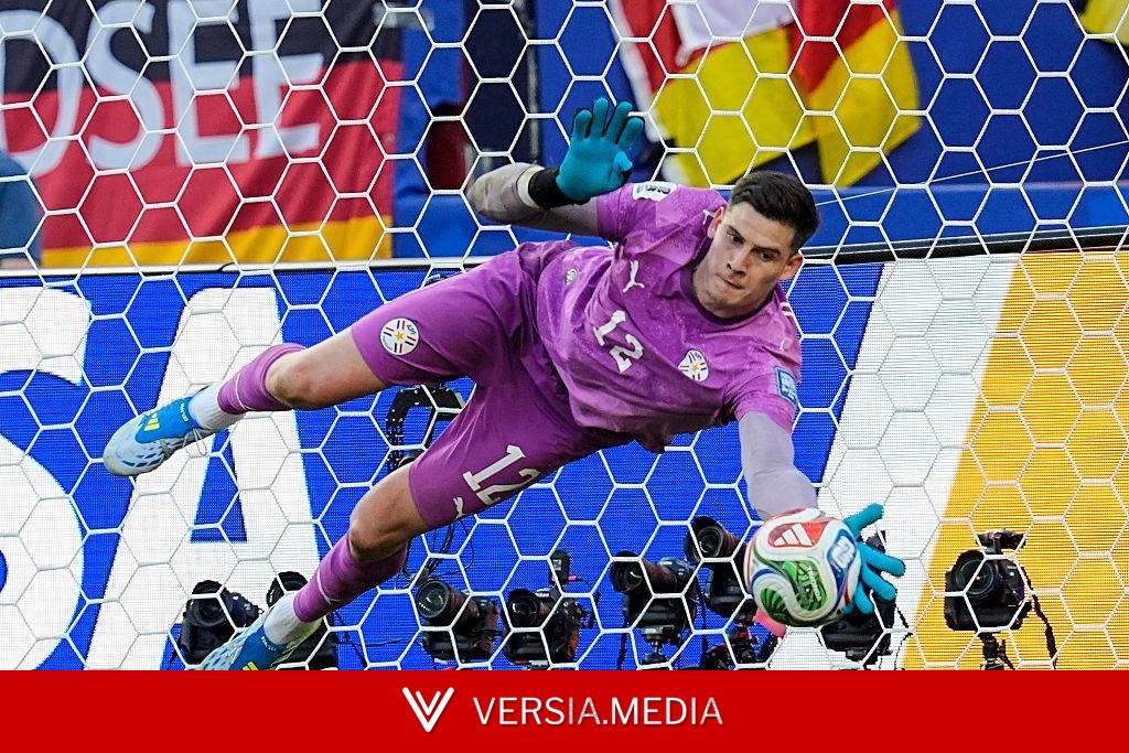 Manchester United expected to sign World Cup hero goalkeeper: report