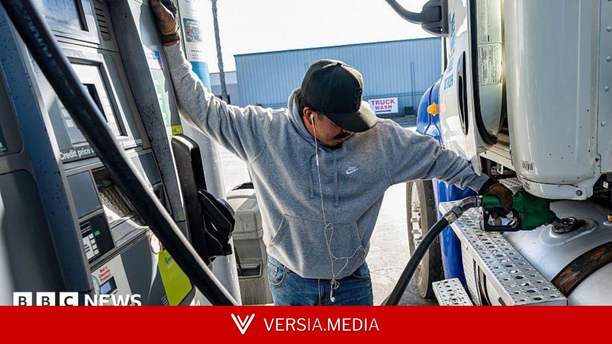 Trump accuses big oil firms of price-gouging drivers