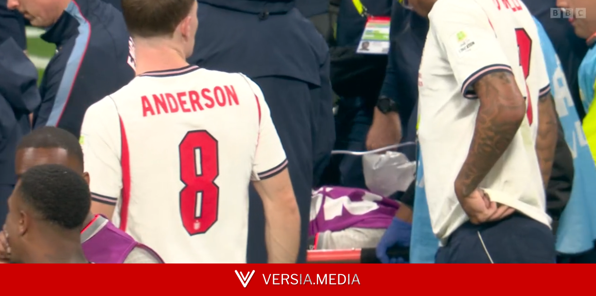 'He's in a bit of bother' - Unused substitute Jordan Henderson taken off on stretcher after England's post-match celebrations in Mexico