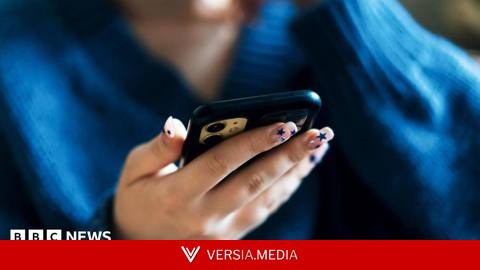 Midnight social media curfew proposed for older UK teens