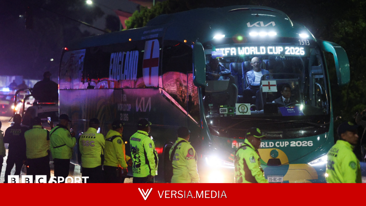 England team booed on arrival at Mexico City hotel