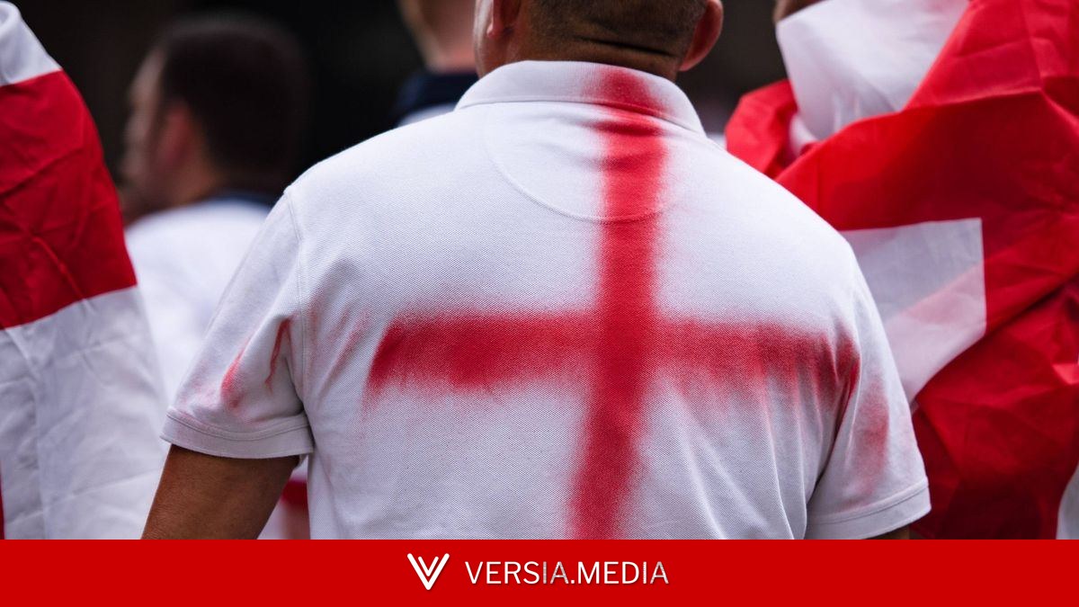 World Cup chaos as British football fans are 'attacked for wearing England shirts'