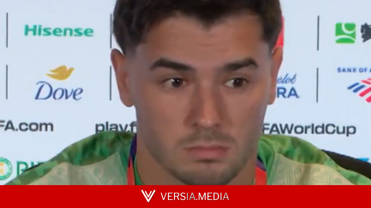 World Cup press conference descends into chaos as star caught in awkward moment