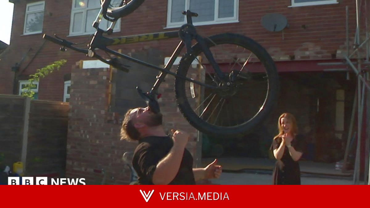 The man who balances bikes, ladders and sheds on his chin