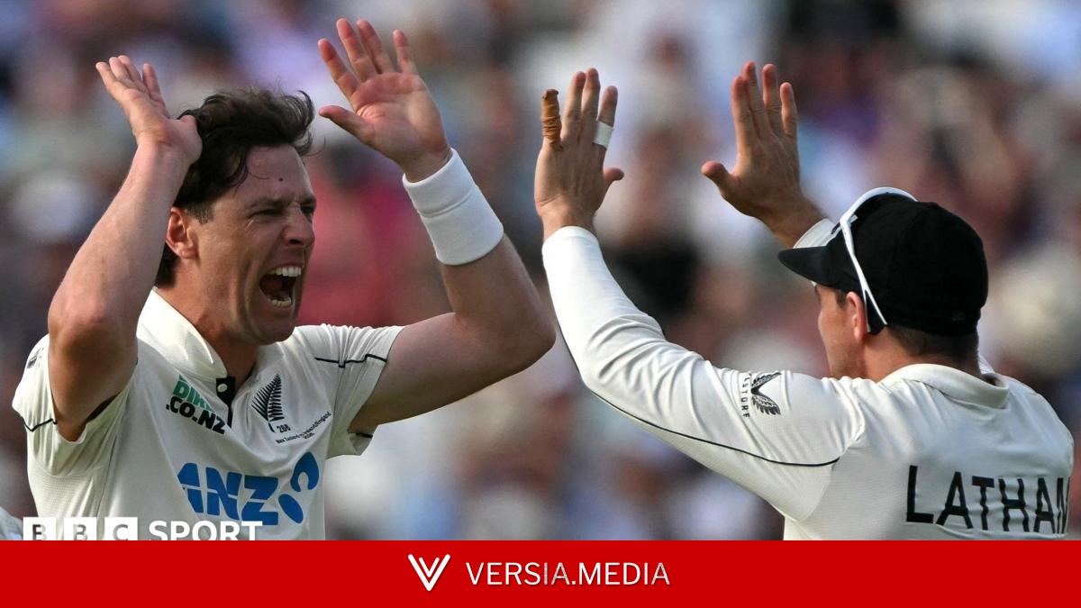 England in trouble after dreadful day against NZ