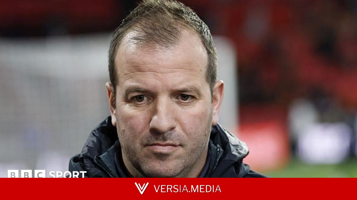 Van der Vaart apologises over Japan racial slur