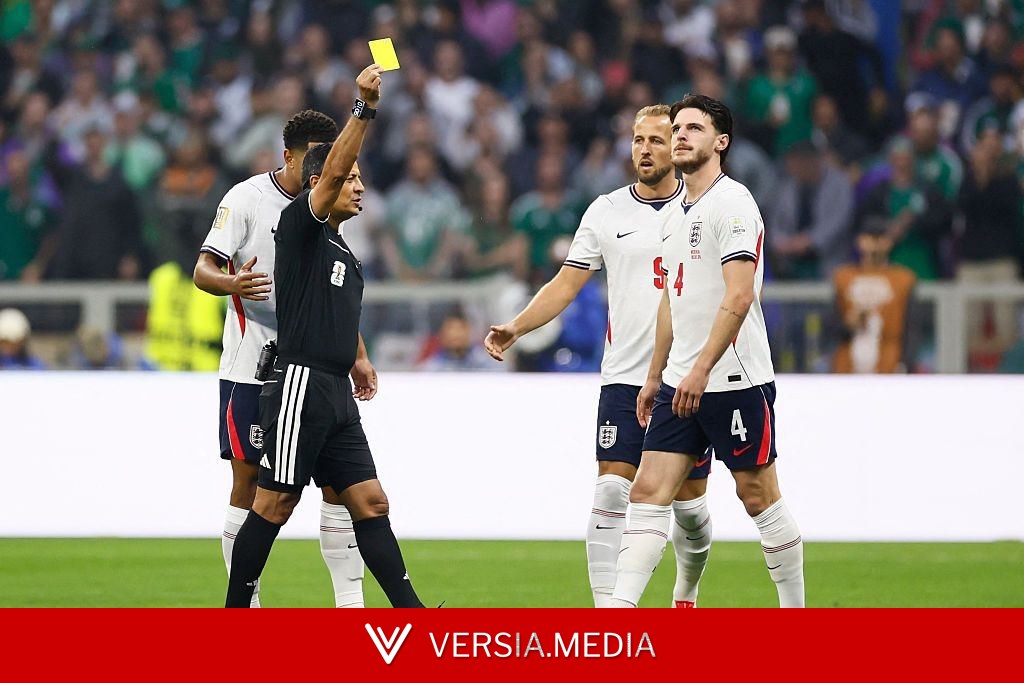 Four England players at risk of semi-final suspension