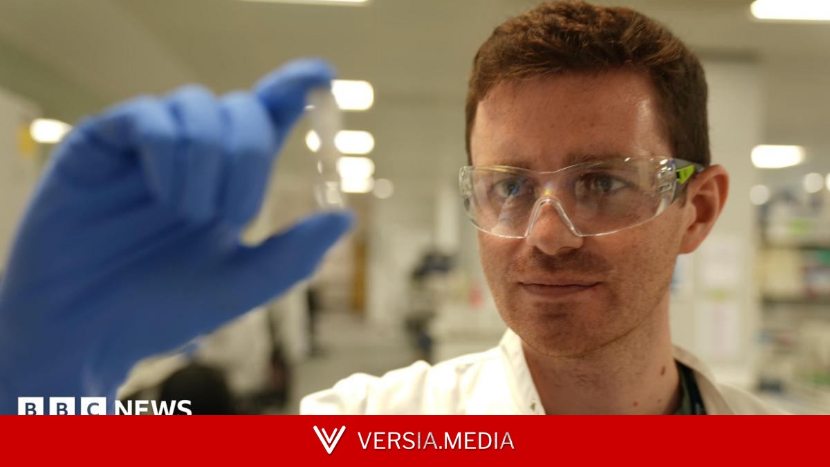 UK begins trials of Ebola vaccine developed in just eight weeks