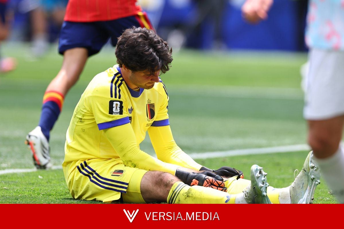 Man Utd star's horrific mistake knocks his country out of World Cup with teammate in tears