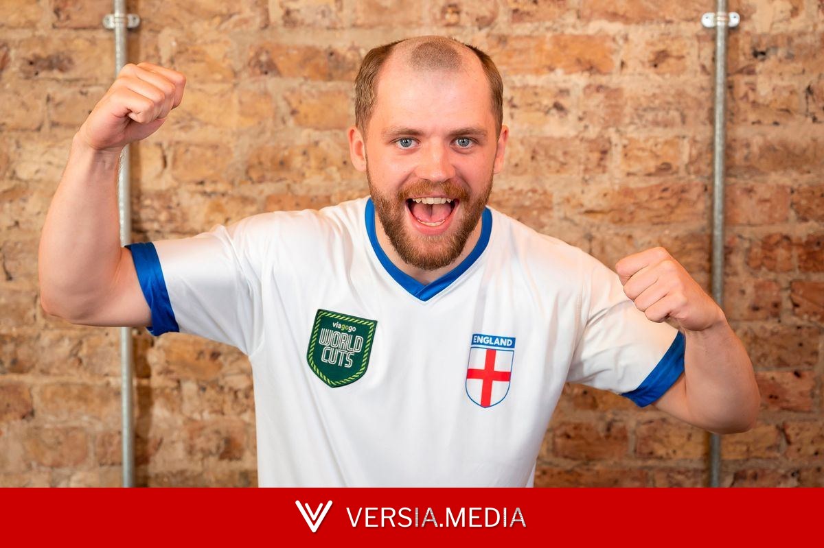 England superfan gives himself Thomas Tuchel's bald 'island' haircut for World Cup