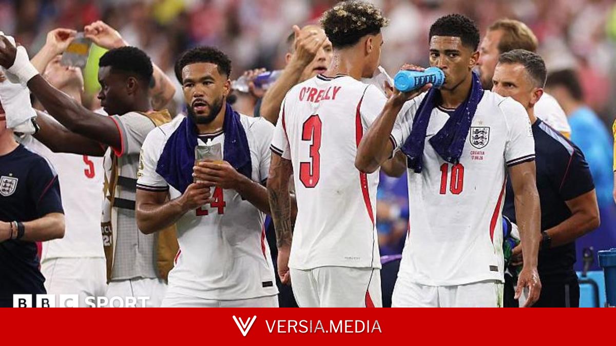 Fans boo, players adapt - the view on World Cup hydration breaks