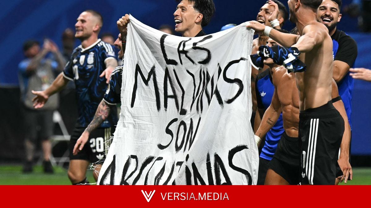 Man Utd star holds 'Falklands belong to us' banner with Argentina team after England exit