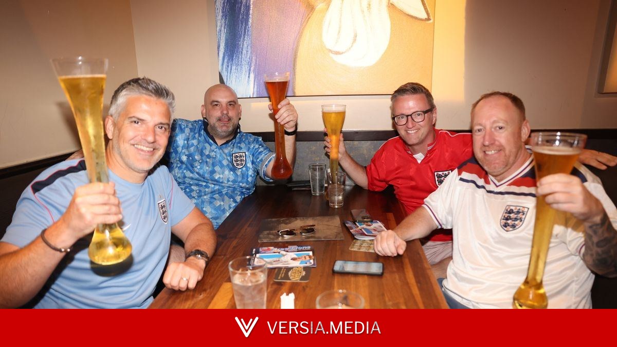 English footie fans fall for American World Cup 'razzle dazzle' as they call for changes