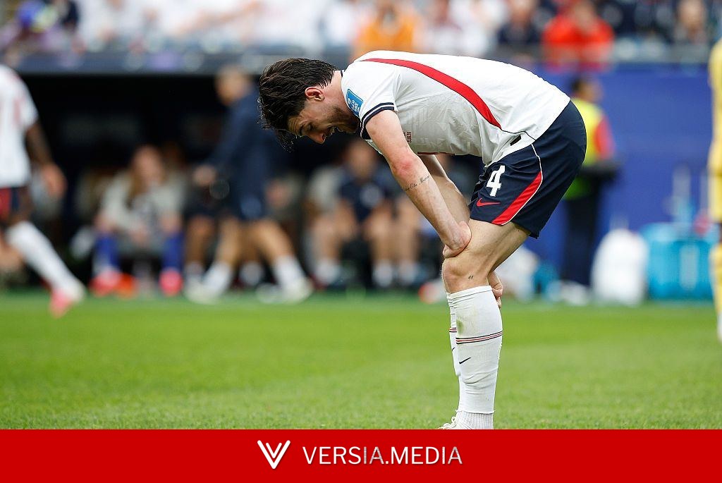 Declan Rice sparks England injury fears after limping out of Boston