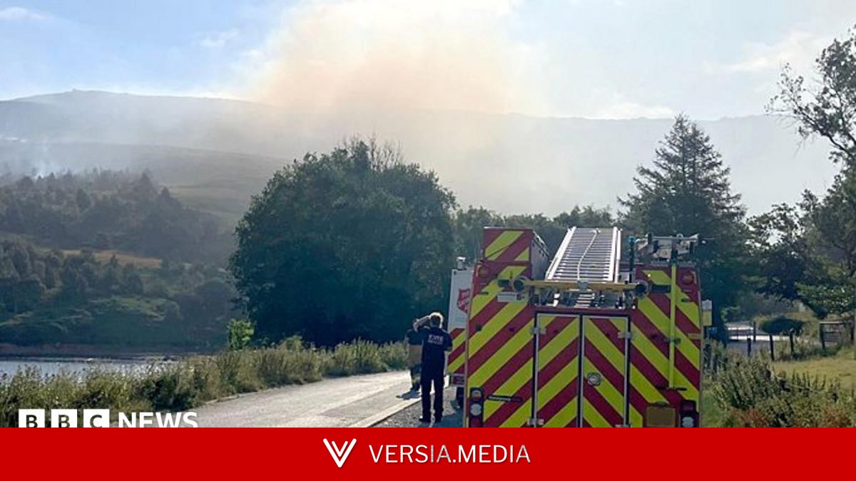 Firefighters could be at moorland blaze for 'days'