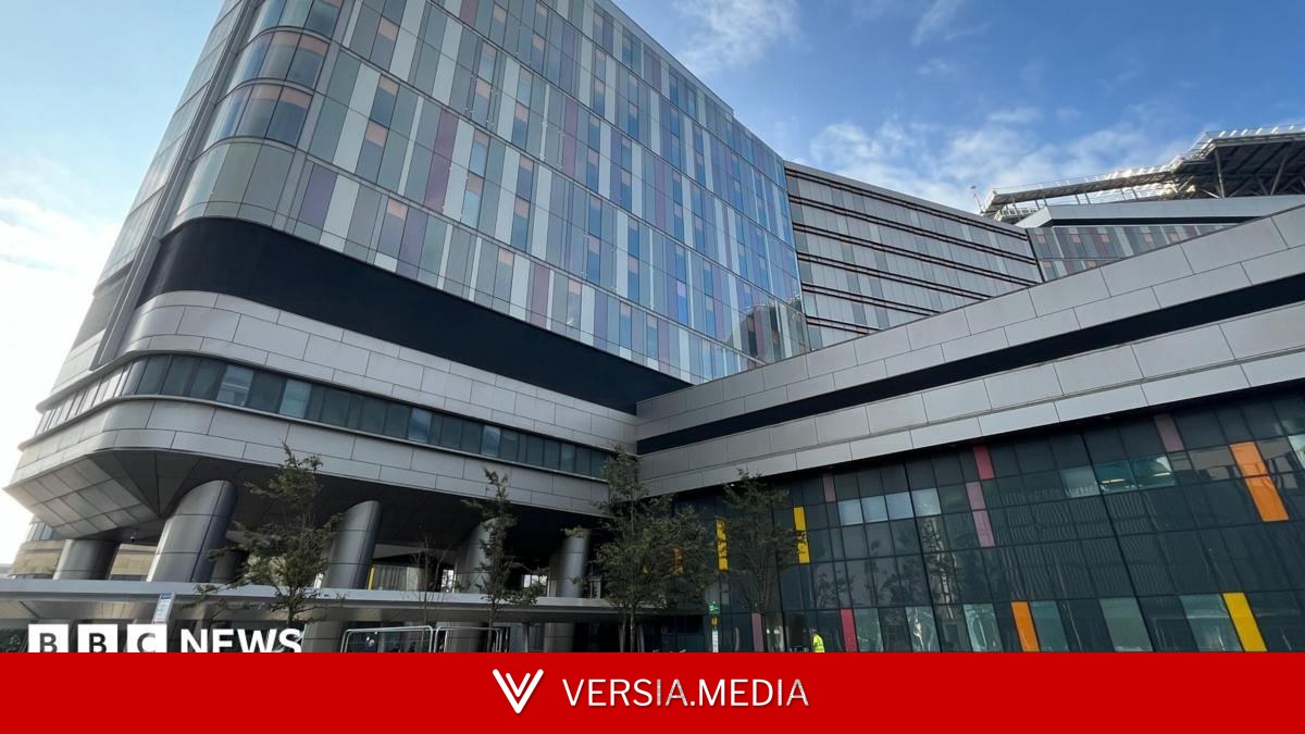 Patient tests negative after Ebola alert at Glasgow hospital